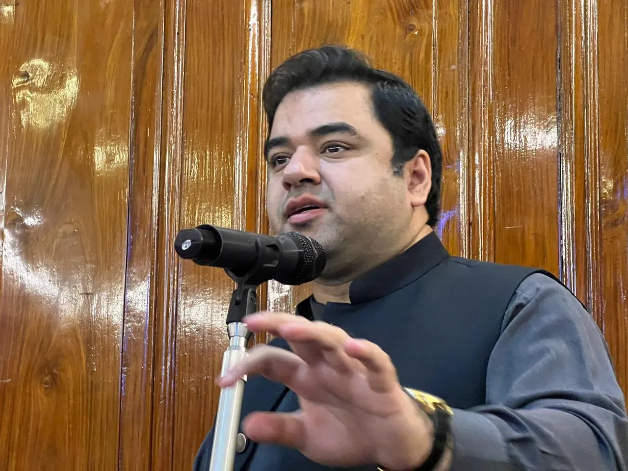 Zaviah students during the educational visit to the Khyber Pakhtunkhwa Assembly in Peshawar, photo 8 of 19
