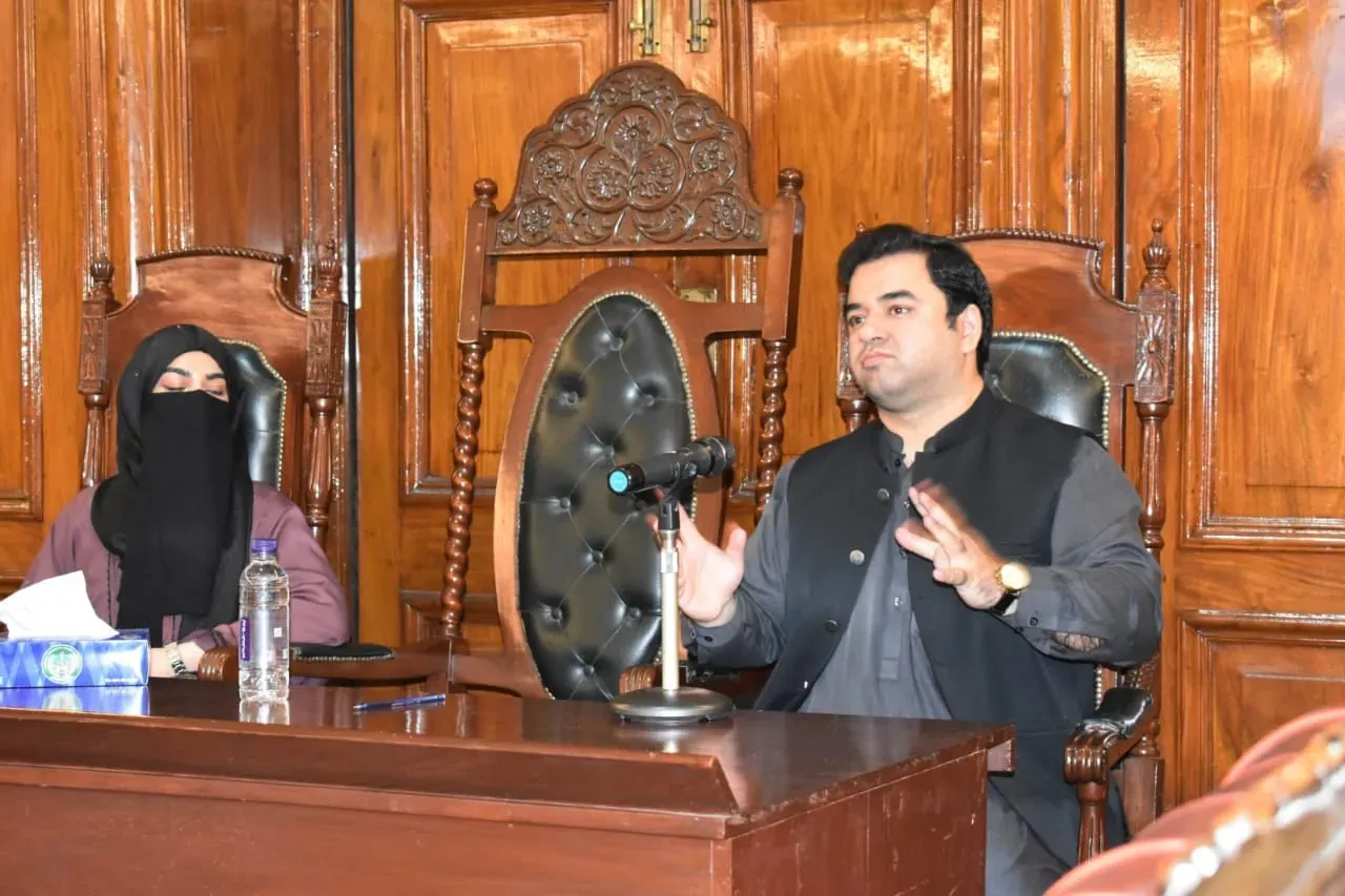 Zaviah students during the educational visit to the Khyber Pakhtunkhwa Assembly in Peshawar, photo 13 of 19