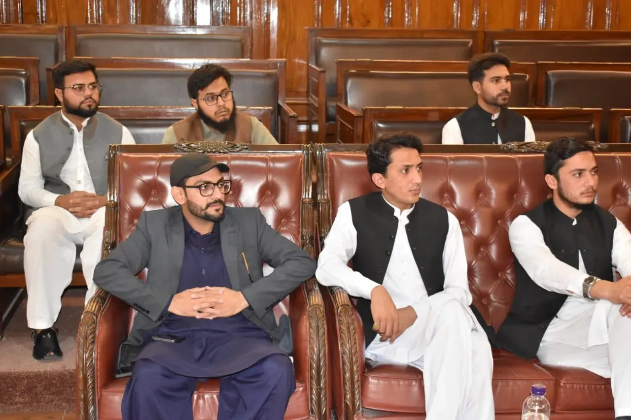 Zaviah students during the educational visit to the Khyber Pakhtunkhwa Assembly in Peshawar, photo 17 of 19