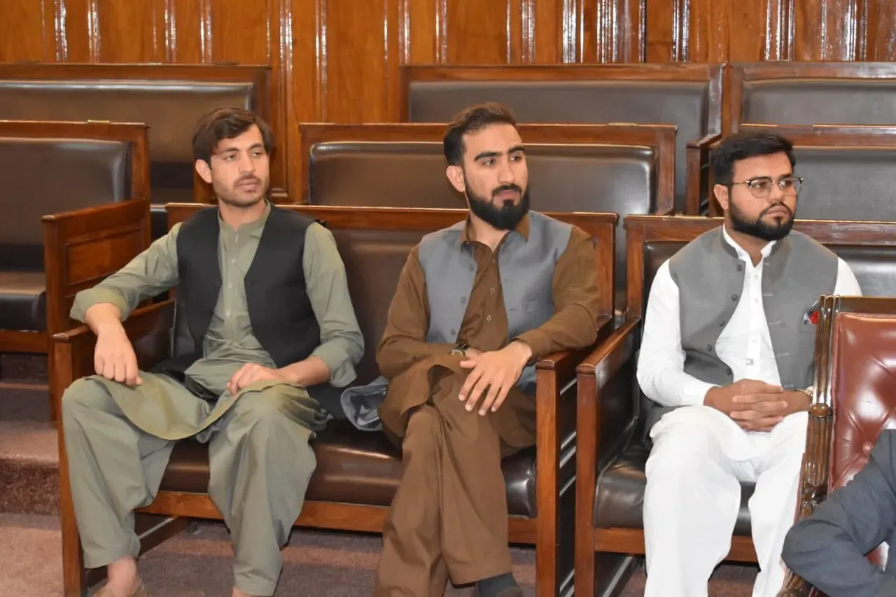 Zaviah students during the educational visit to the Khyber Pakhtunkhwa Assembly in Peshawar, photo 16 of 19