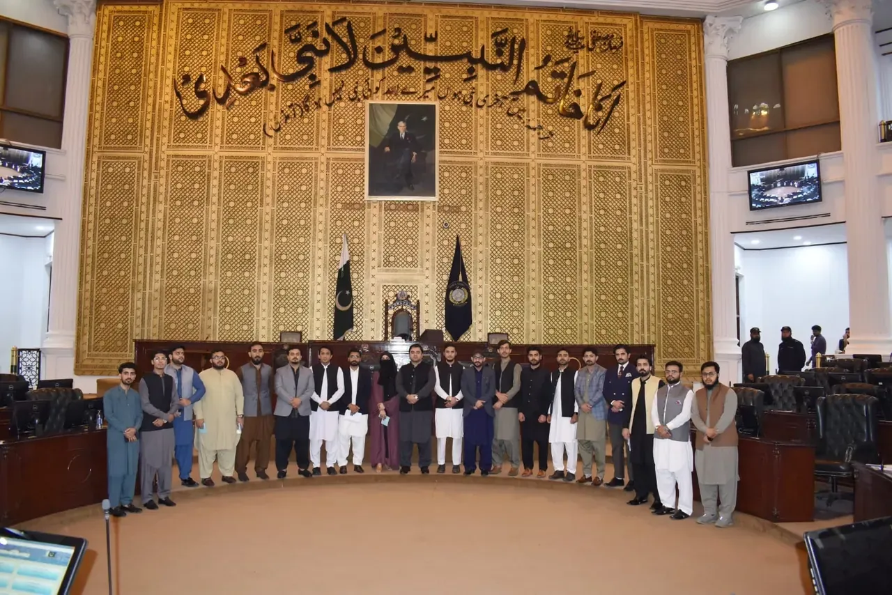 Zaviah students during the educational visit to the Khyber Pakhtunkhwa Assembly in Peshawar, photo 4 of 19